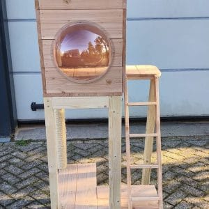 Kattenmeubel Kiekeboe van douglashout met kijkkoepel, vooraanzicht
