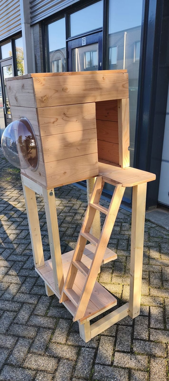 Kattenmeubel Kiekeboe met ladder naar het uitkijkplateau